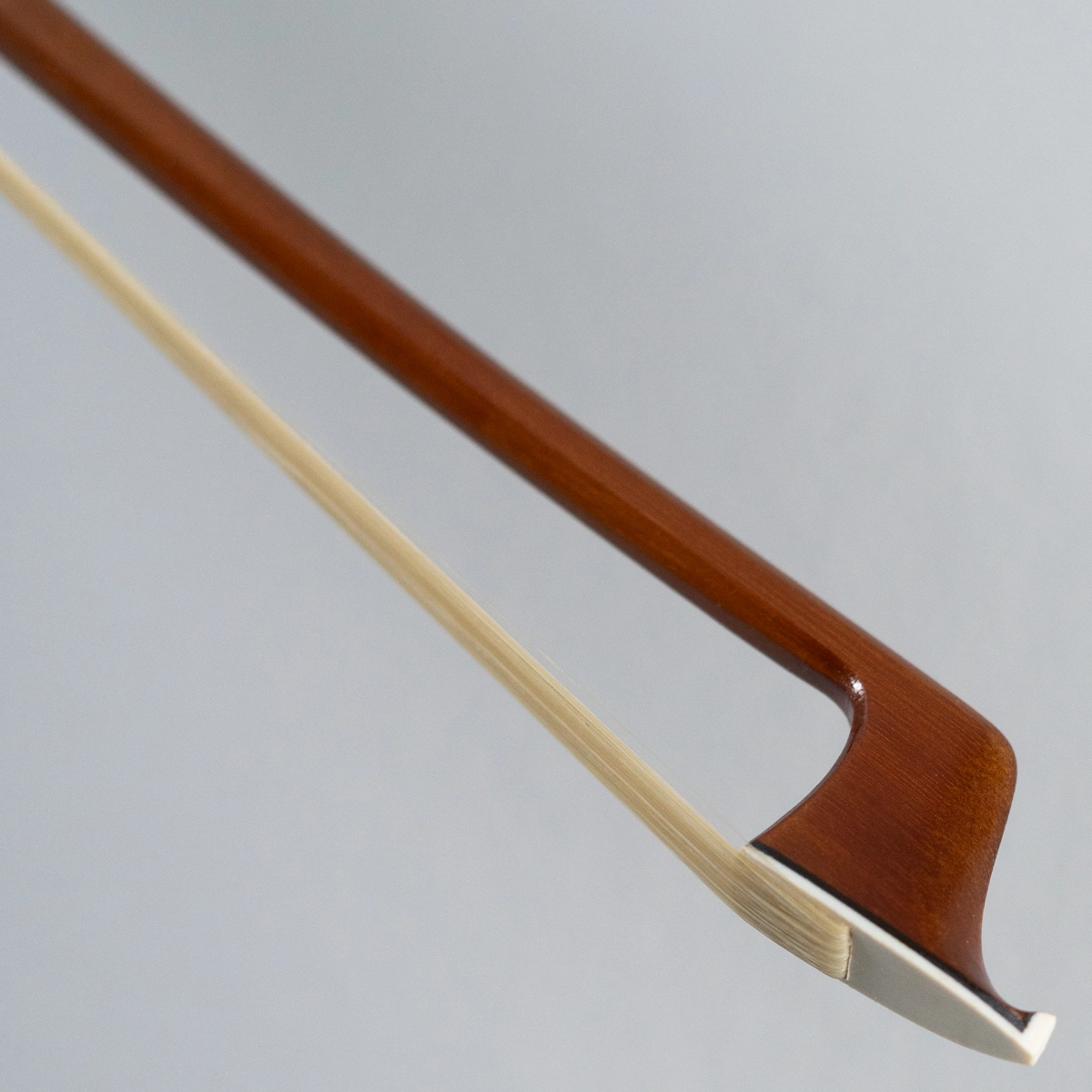 Arco Violoncelo Antoni Marsale Brazilwood 900B París Barbatana