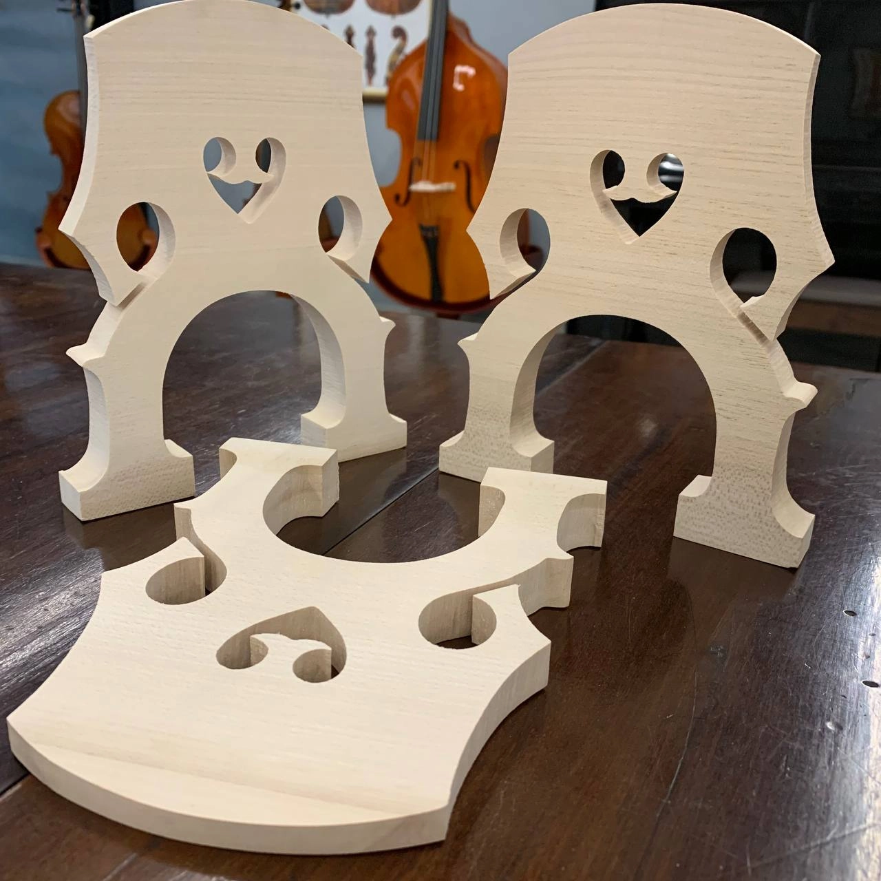 Cavalete Contrabaixo Antoni Marsale Maple 4/4 - Frente 1 Cavalete Contrabaixo Antoni Marsale Maple 4/4 - Frente 1