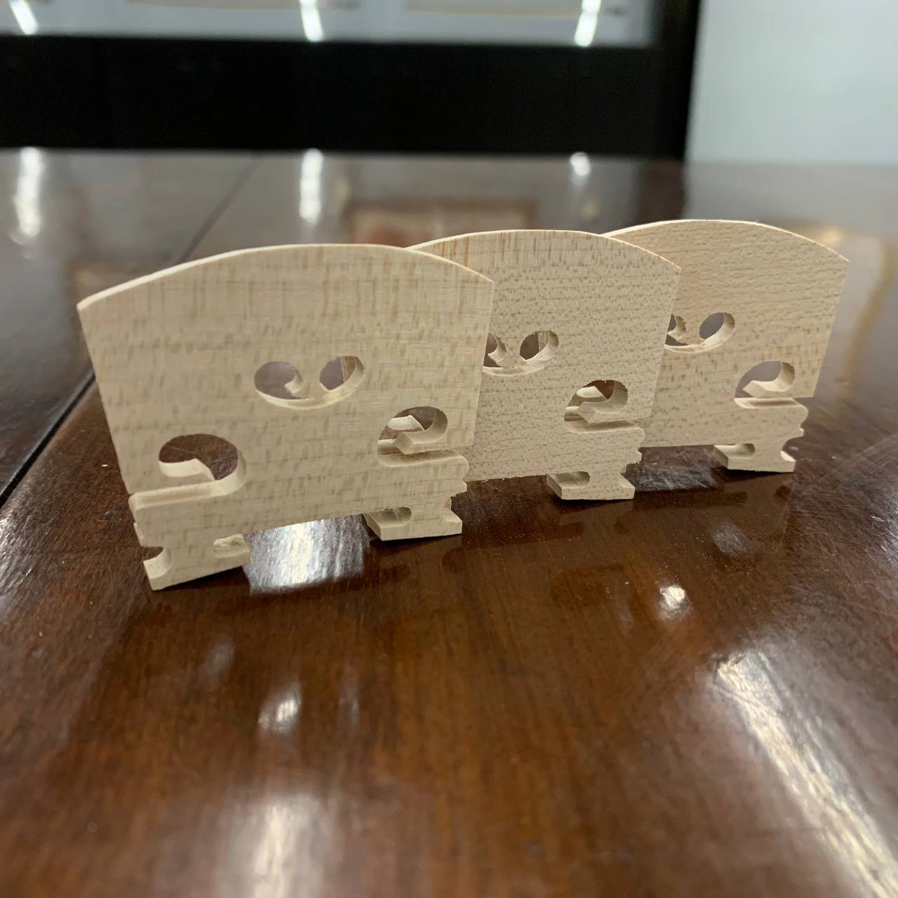 Cavalete Violino Tarttan 4/4 - kit 03 - Frente Cavalete Violino Tarttan 4/4 - kit 03 - Frente