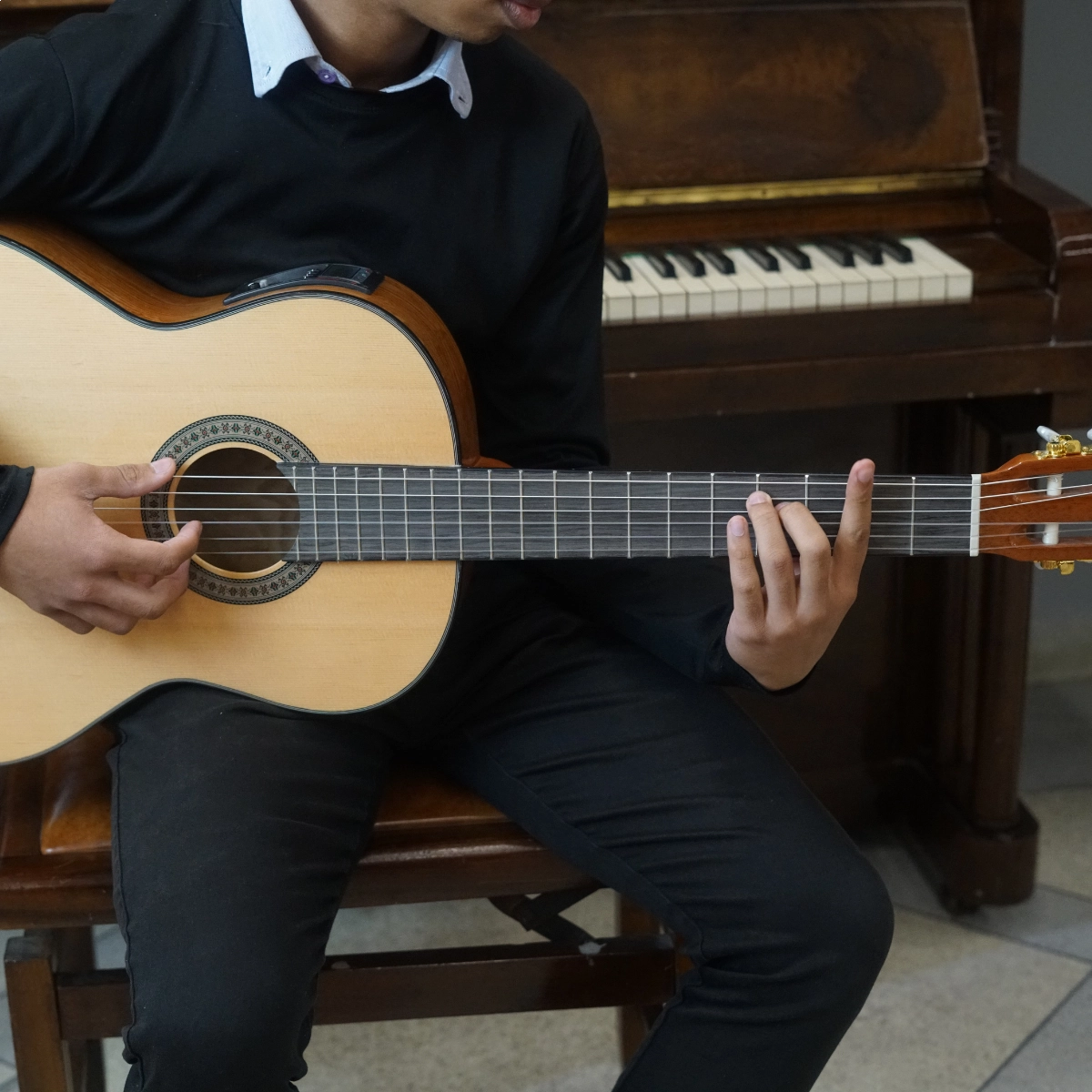 Violão Clássico Eletroacústico Bottechia Nylon MC825E