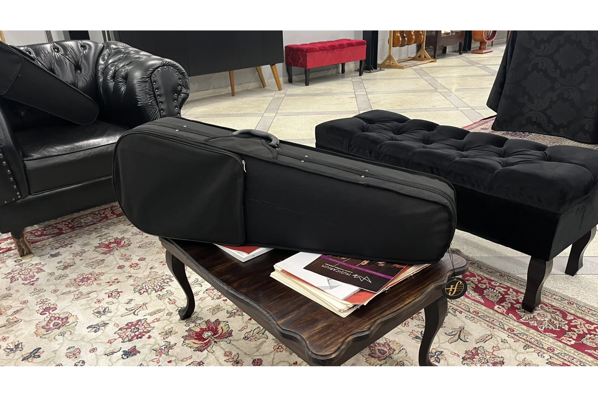 Estojo Case Viola Tarttan Gota Preto 39 à 40,5 cm - Avaria U096